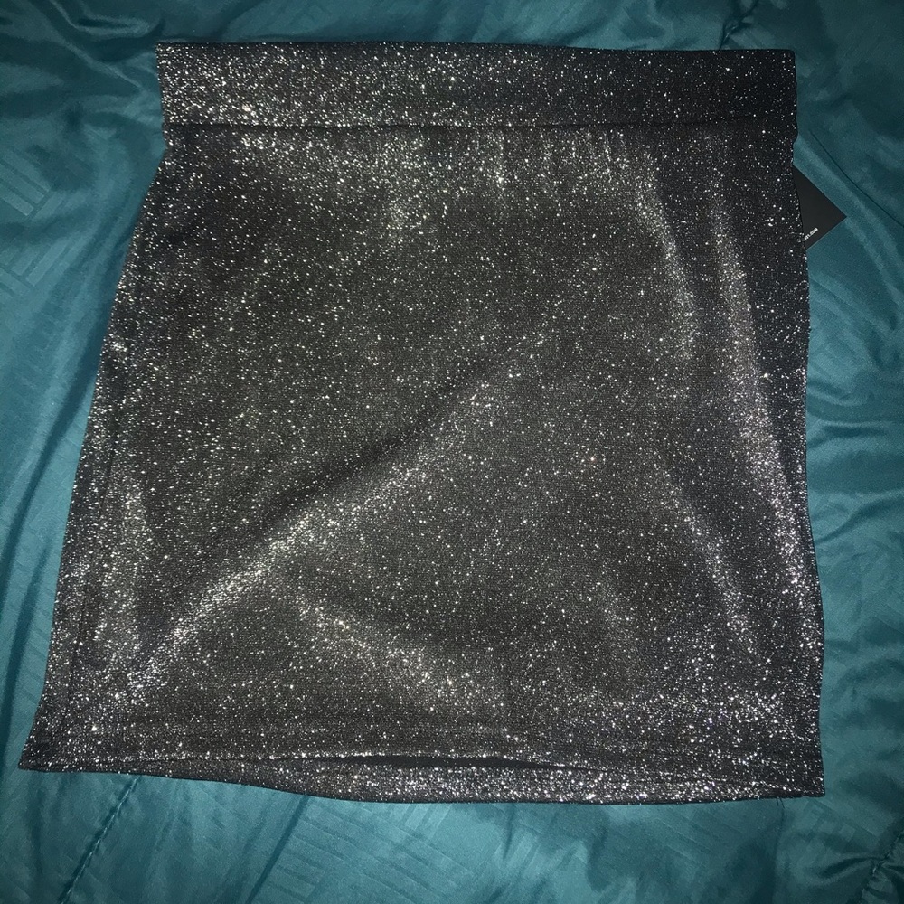 Sliver black short skirt